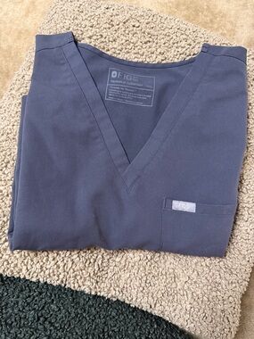 FIGS One pocket scrub top